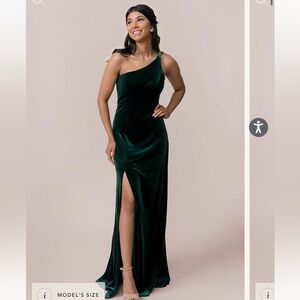 Revelry Jade Velvet Dress (Emerald)